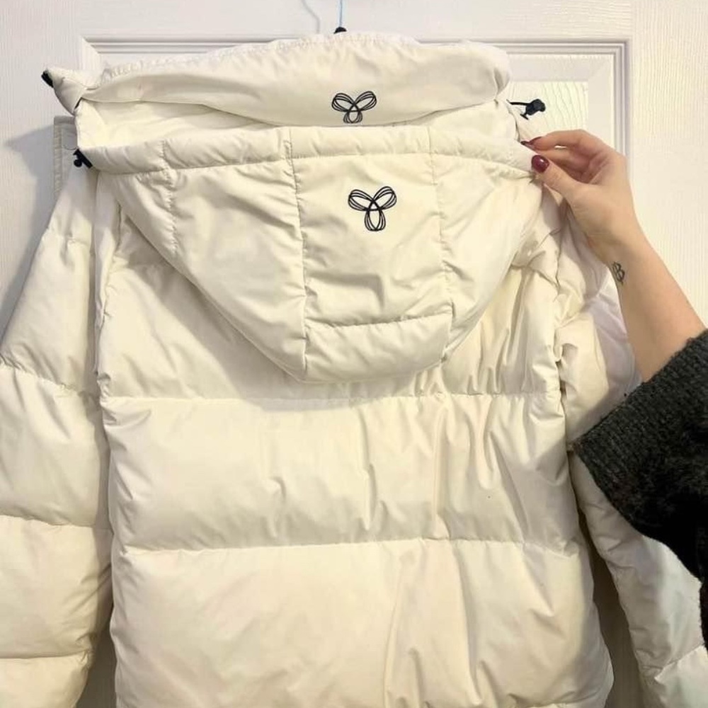 Aritzia Super Puff Shorty- white XS - Picture 3 of 3